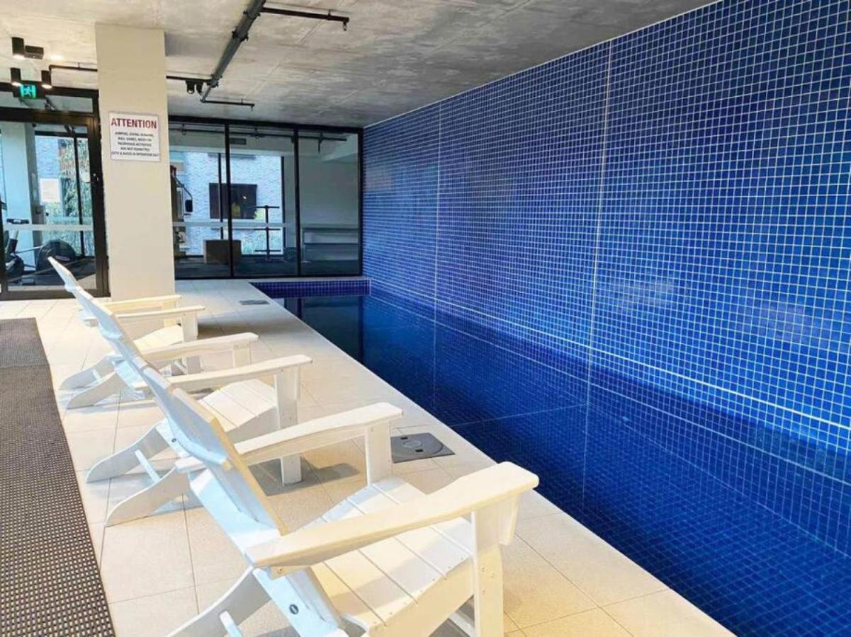 Vaquay Embassy In Abbotsford * Melbourne