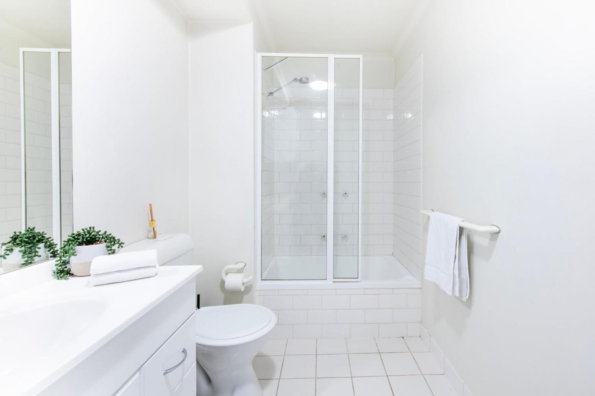 Apartment Cosy Gem; Tennis Court & Parking On St Kilda Rd *