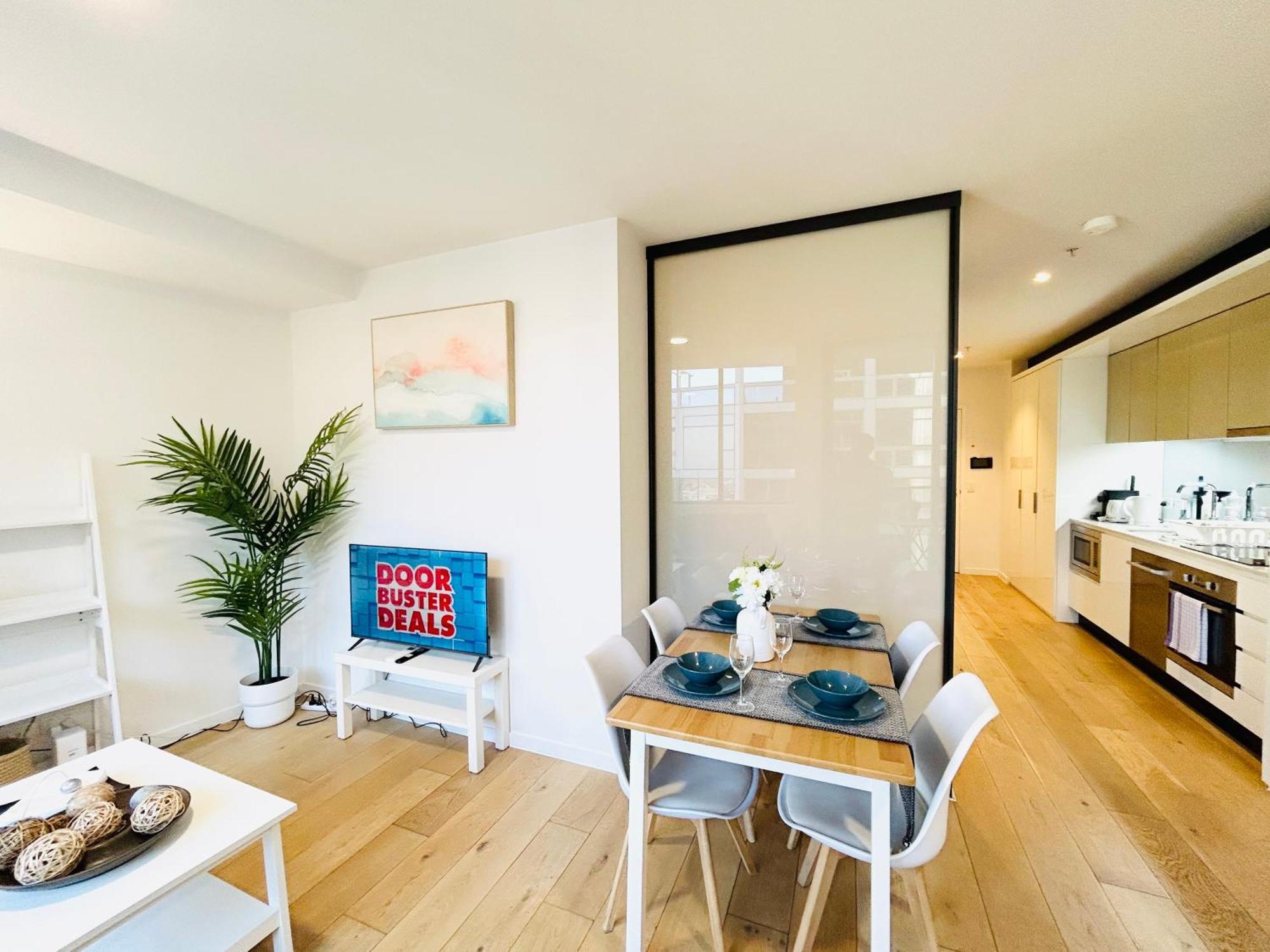 The Escape In Southern Cross Station Apartment *