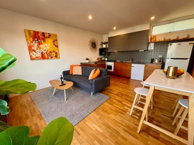 Spacious Carlton 1 Bedroom With Secure Parking *