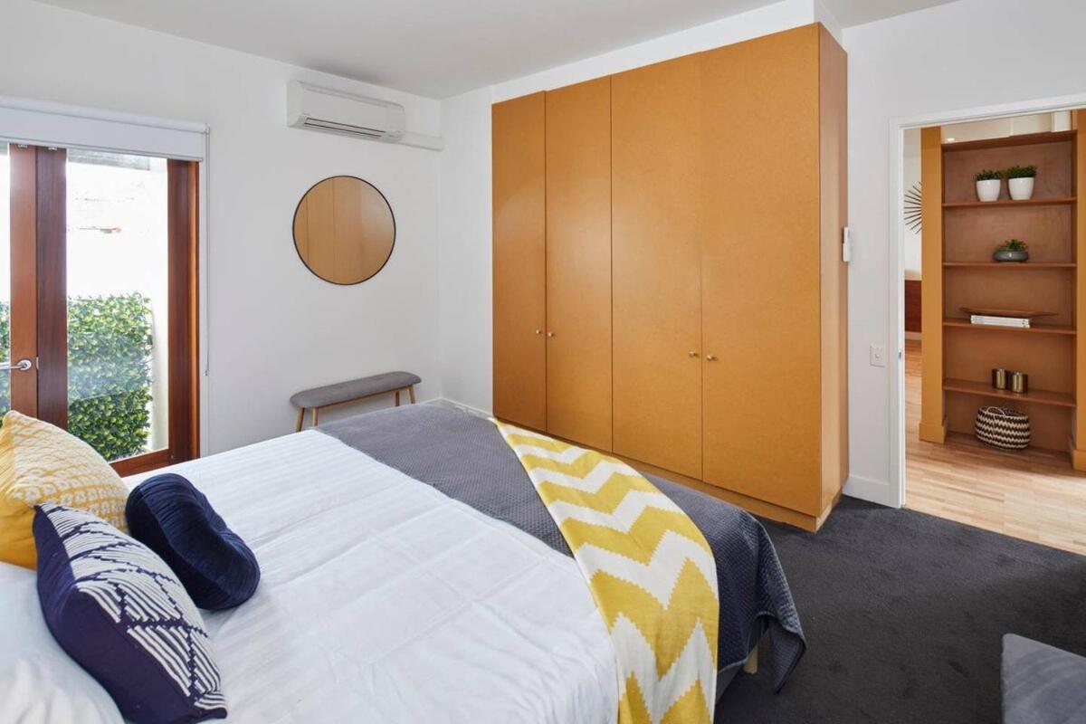 Spacious Carlton 1 Bedroom With Secure Parking