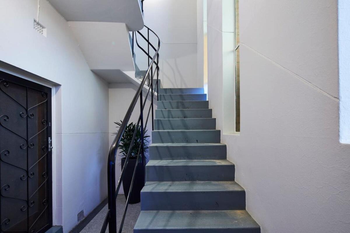 1 Bedroom Art Deco With Study Apartment *