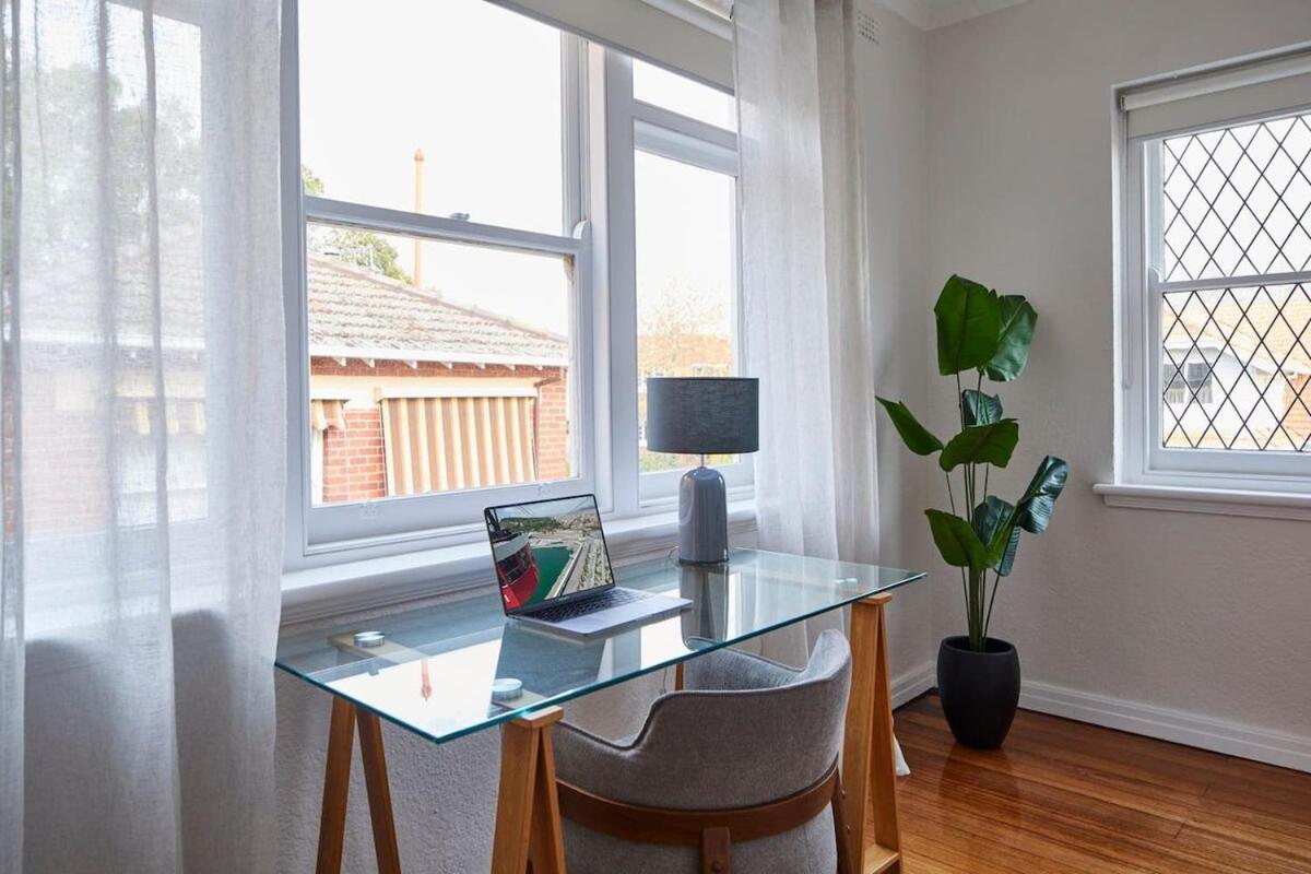 1 Bedroom Art Deco With Study Apartment