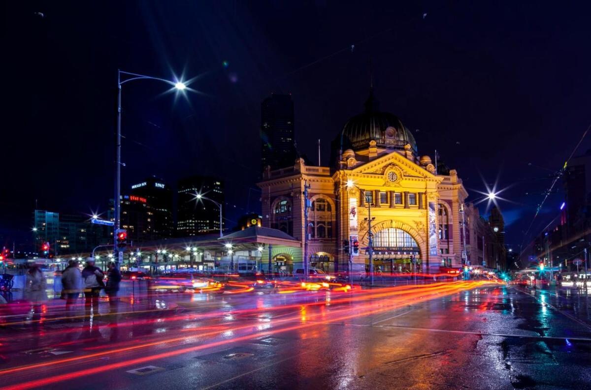 1 Bedroom Art Deco With Study Melbourne