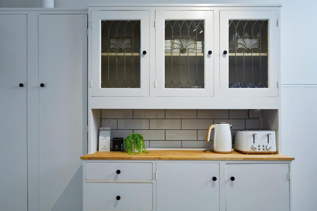 1 Bedroom Art Deco With Study Apartment *