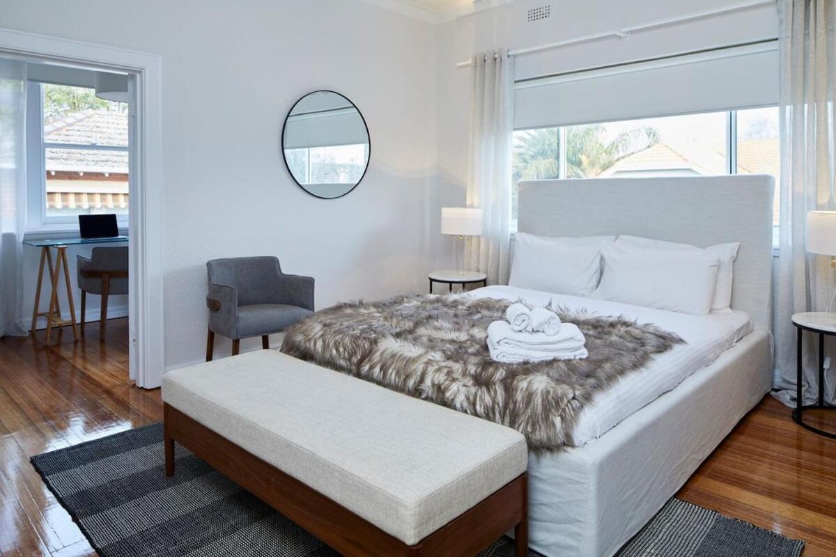 1 Bedroom Art Deco With Study Apartment Melbourne