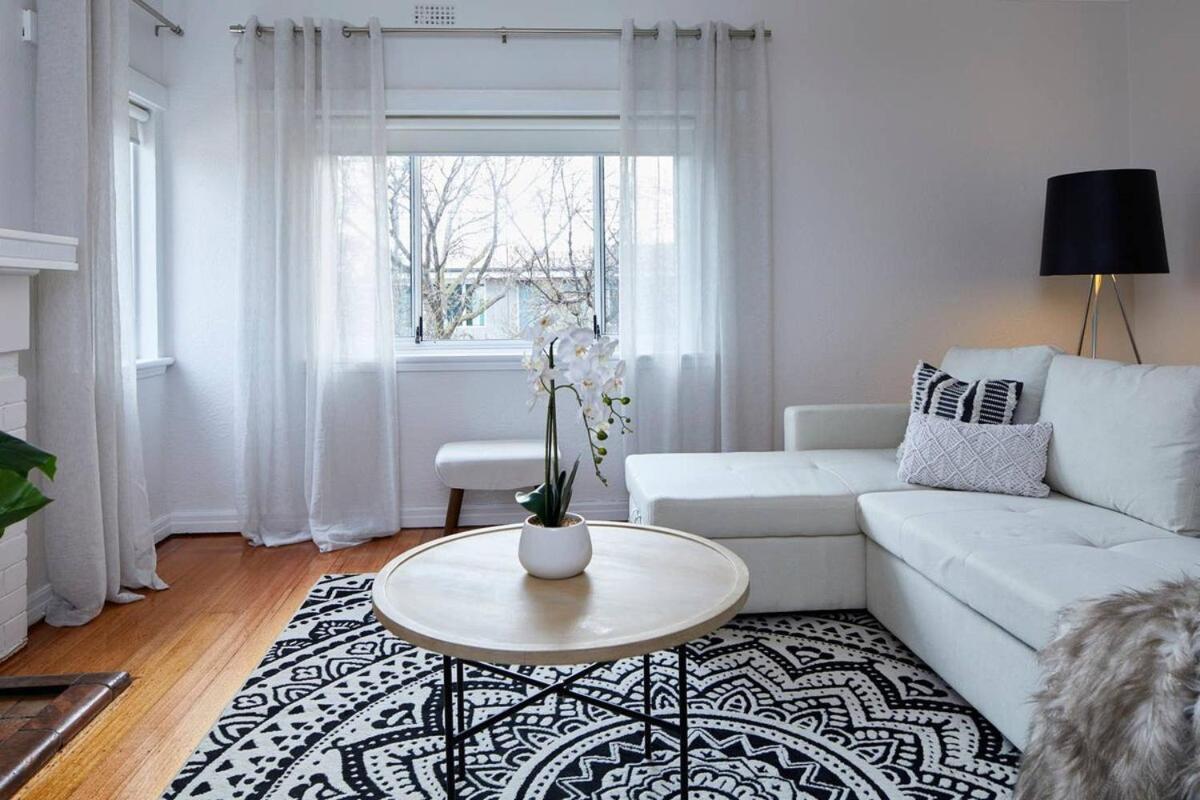 1 Bedroom Art Deco With Study Apartment Melbourne