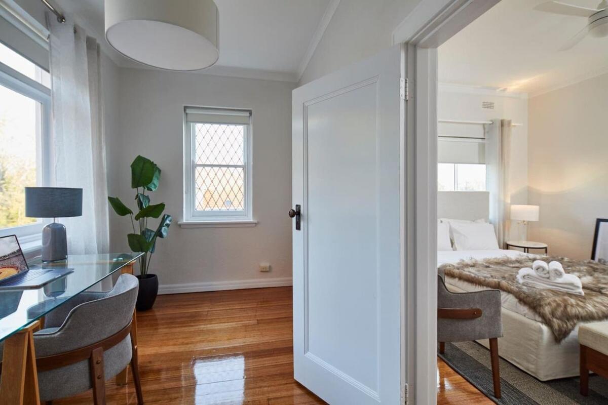 1 Bedroom Art Deco With Study Melbourne