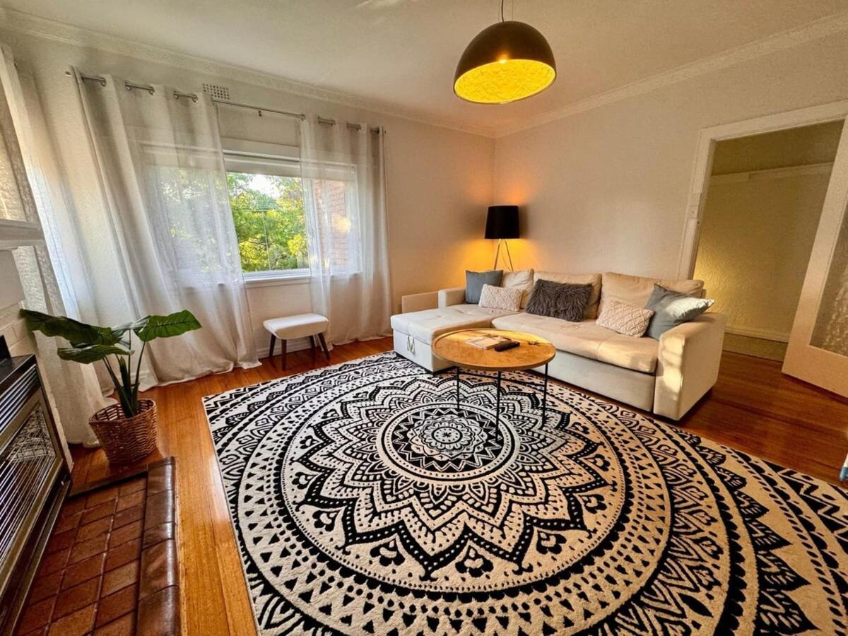 1 Bedroom Art Deco With Study Apartment *