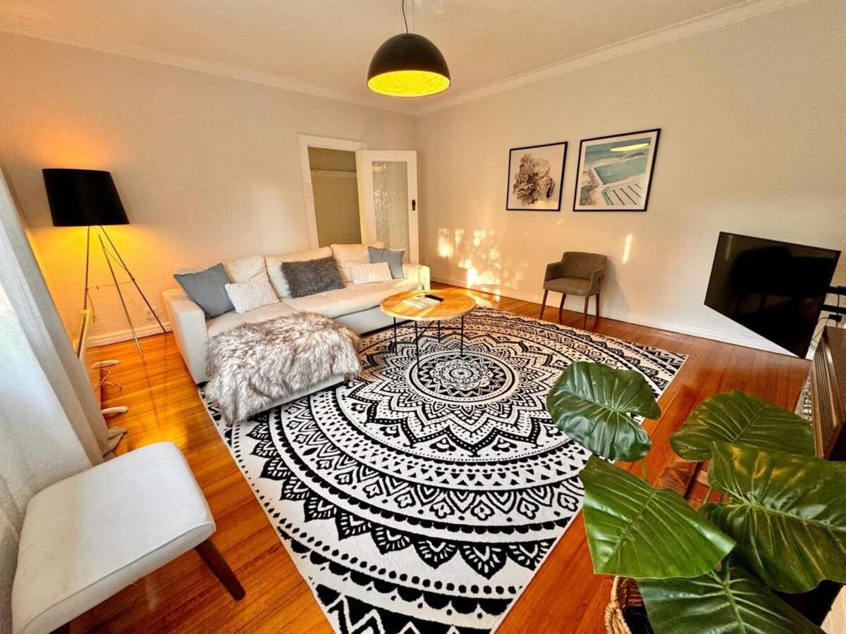Apartment 1 Bedroom Art Deco With Study *
