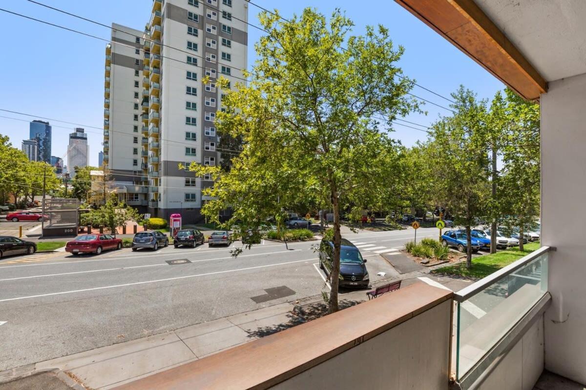 Apartment Chic 2-bed Oasis In South Melbourne's Heart