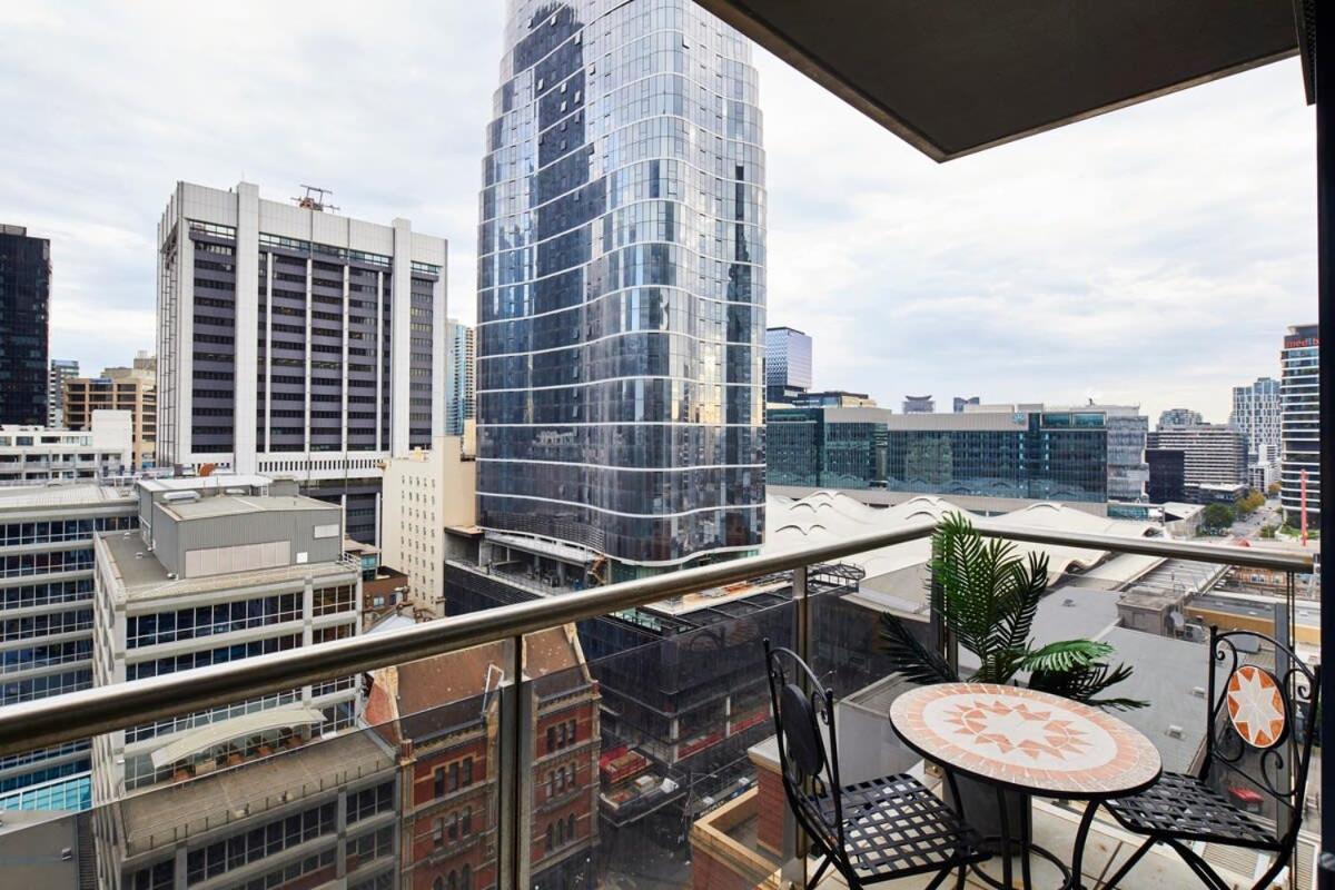 2 Bdrm 2 Bthrm With Parking In Cbd Apartment *