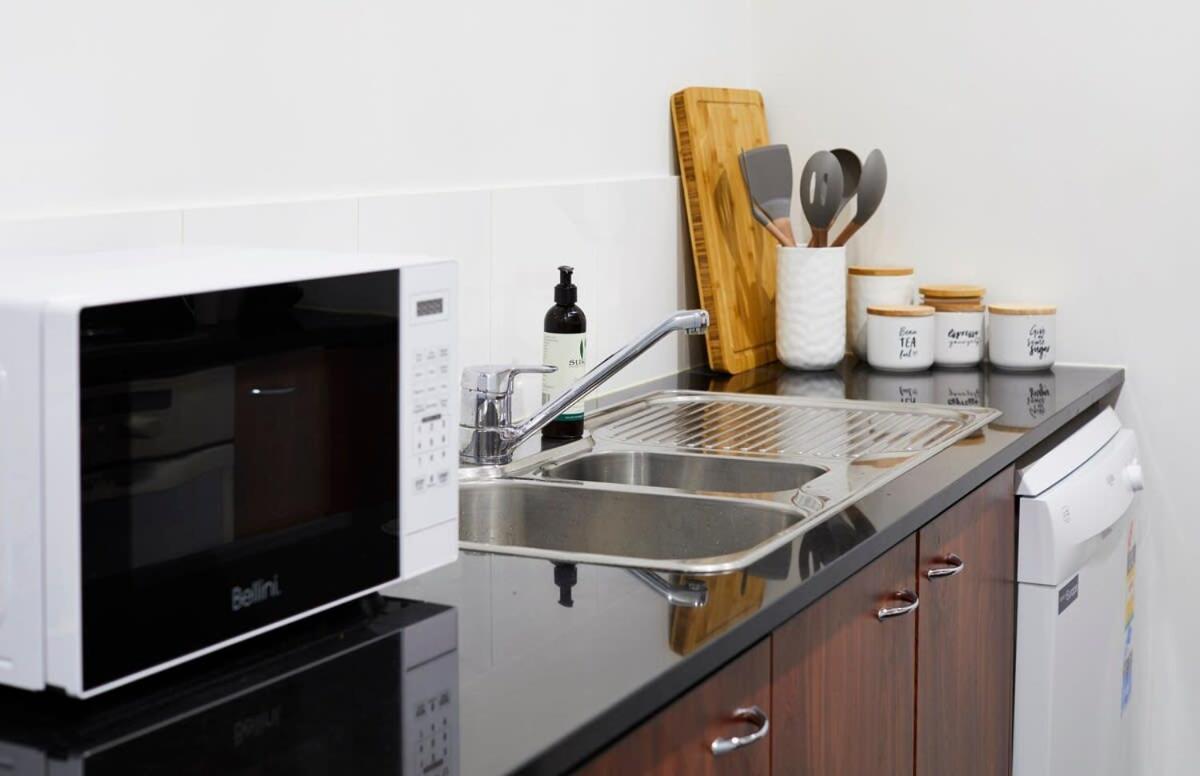 2 Bdrm 2 Bthrm With Parking In Cbd * Melbourne