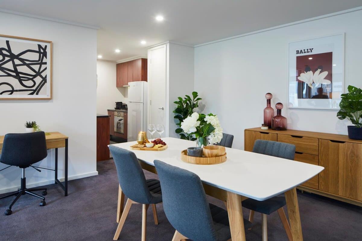 2 Bdrm 2 Bthrm With Parking In Cbd *