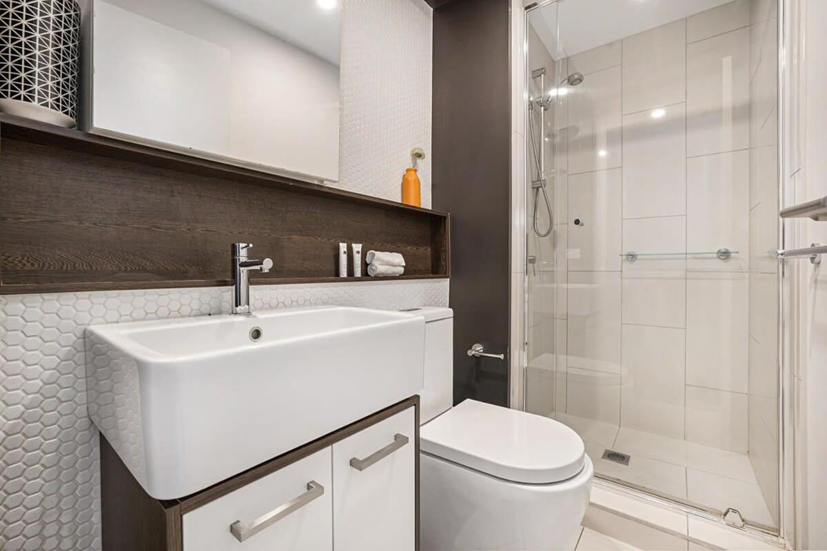 2-bed Unit With Balcony Near Southbank Restaurants Melbourne