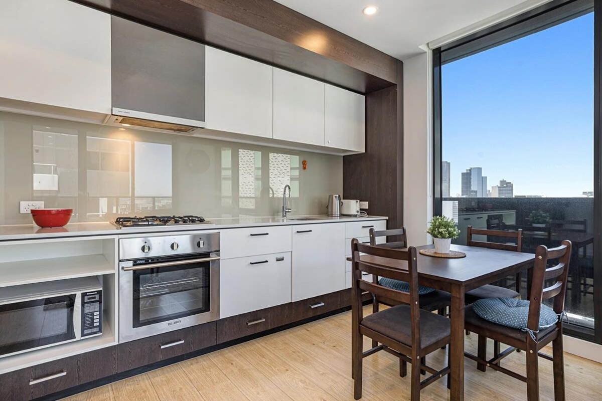 2-bed Unit With Balcony Near Southbank Restaurants