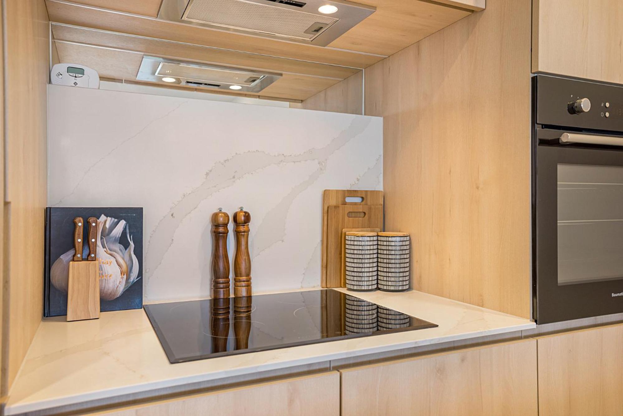 Chic 1-bed With Parking, Gym, Pool & Views Apartment