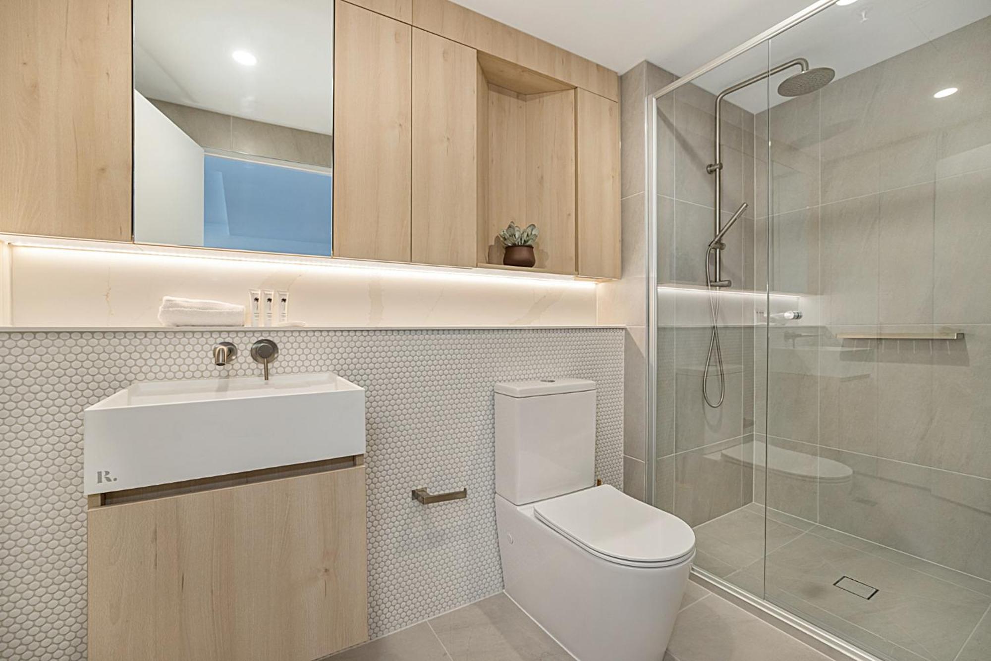 Chic 1-bed With Parking, Gym, Pool & Views Apartment Melbourne