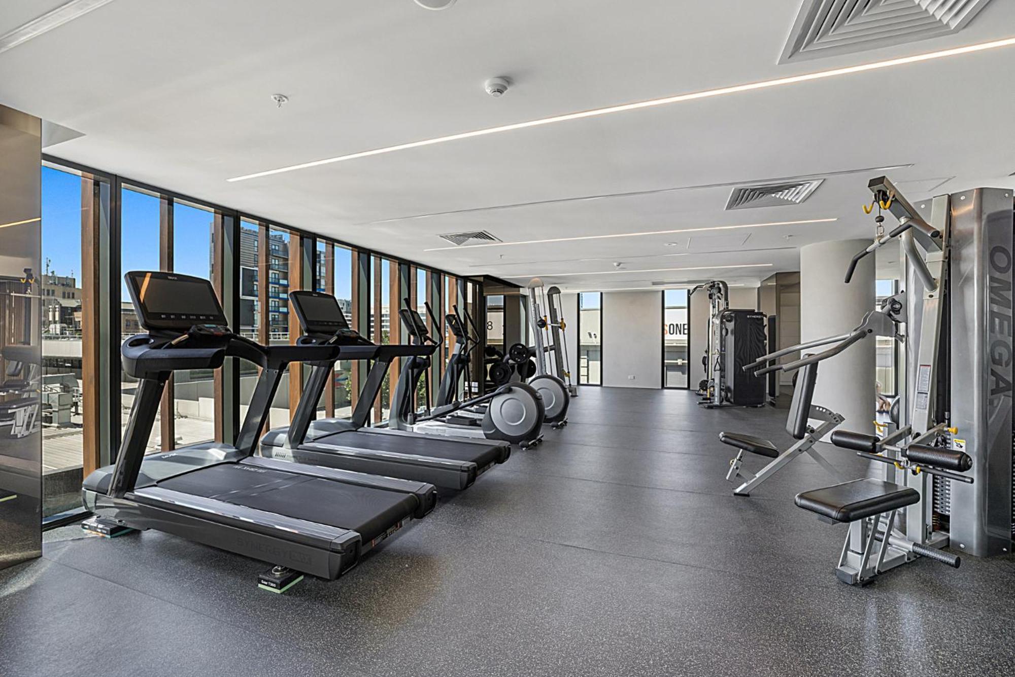 Chic 1-bed With Parking, Gym, Pool & Views Apartment