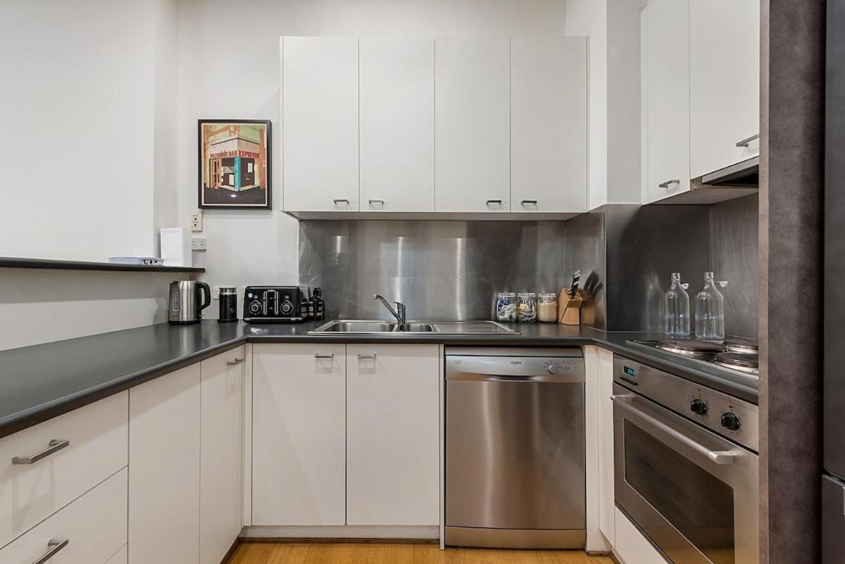 Beautiful 2-storey Unit With Balcony Near Smith St Apartment Melbourne