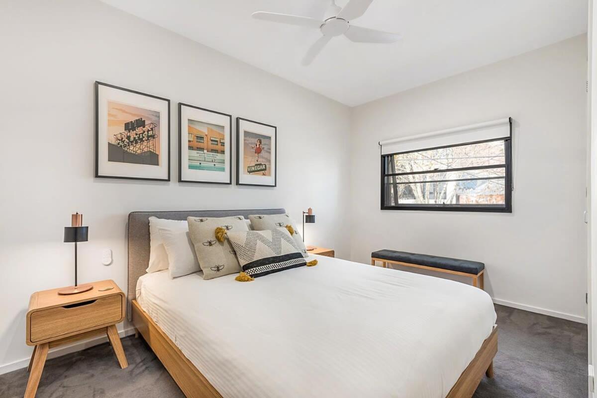 Beautiful 2-storey Unit With Balcony Near Smith St Apartment