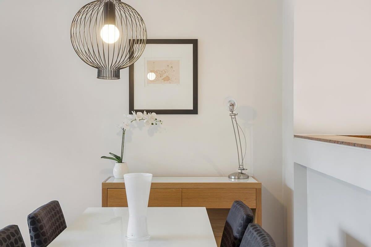 Quay West In Southbank With Pool And Gym Apartment
