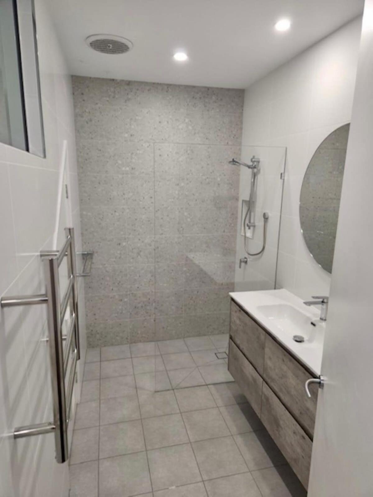 Beautiful 2-storey Unit With Balcony Near Smith St * Melbourne