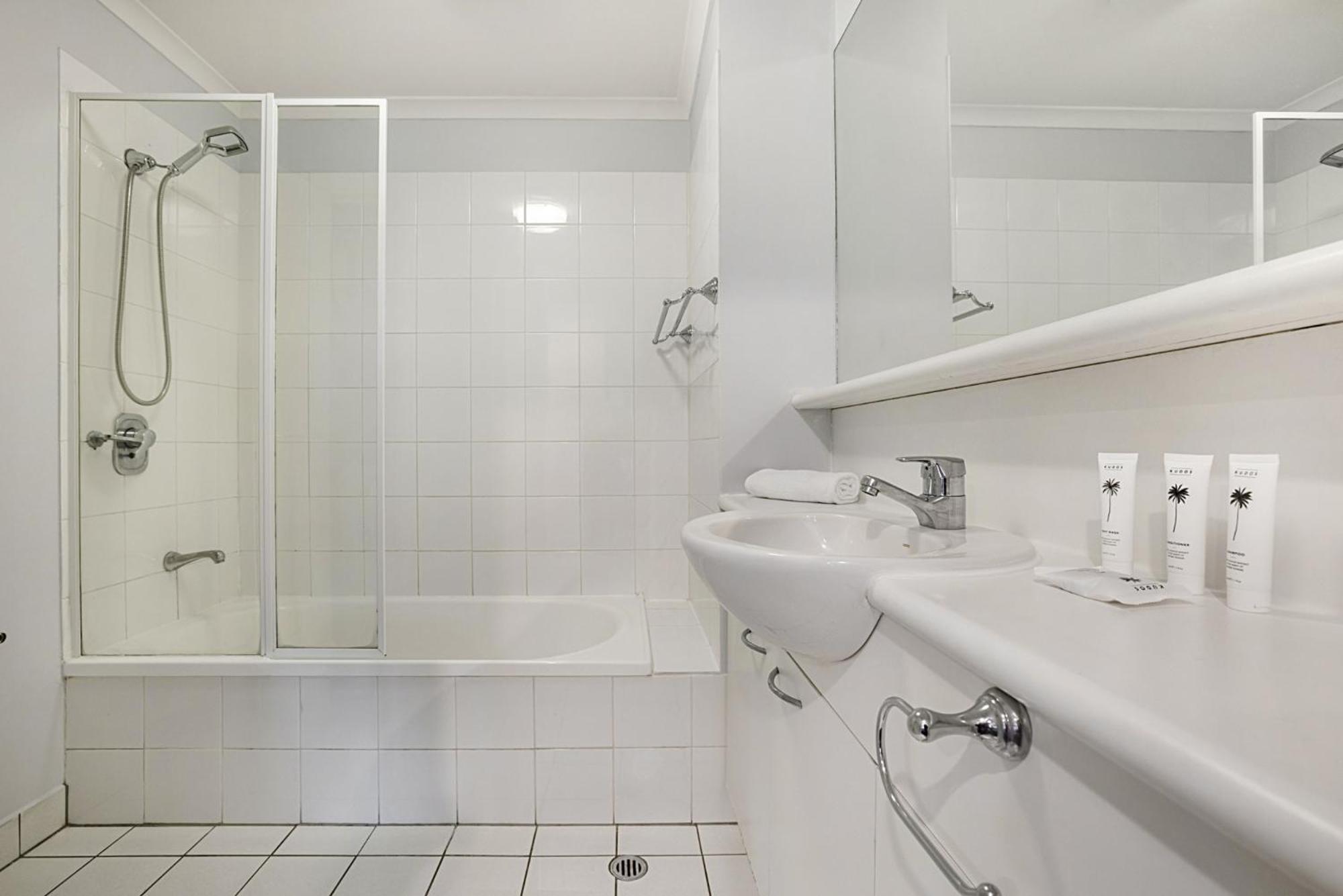 Family Unit With Balcony, Free Trams To Cbd Sights *