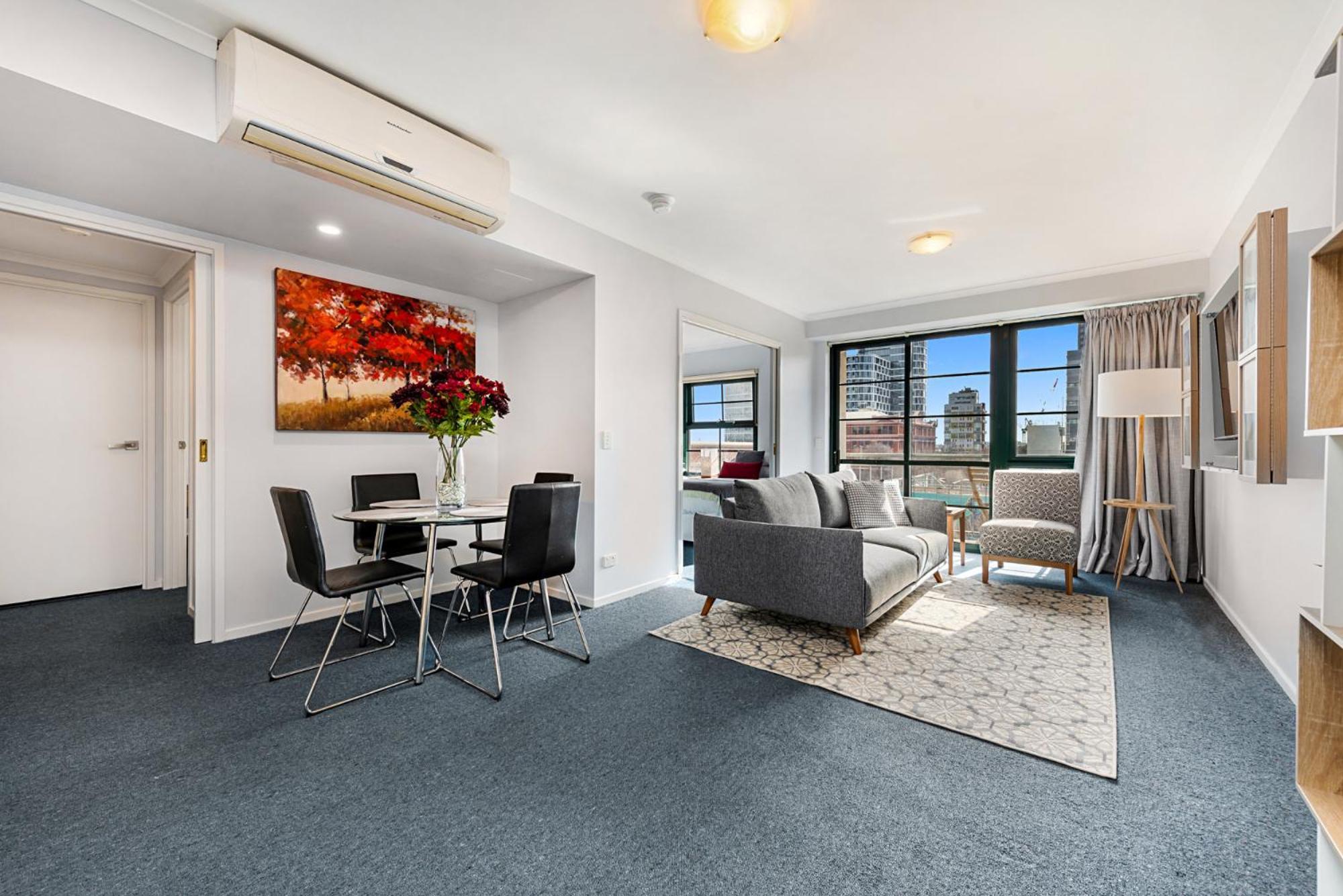 Apartment Family Unit With Balcony, Free Trams To Cbd Sights *
