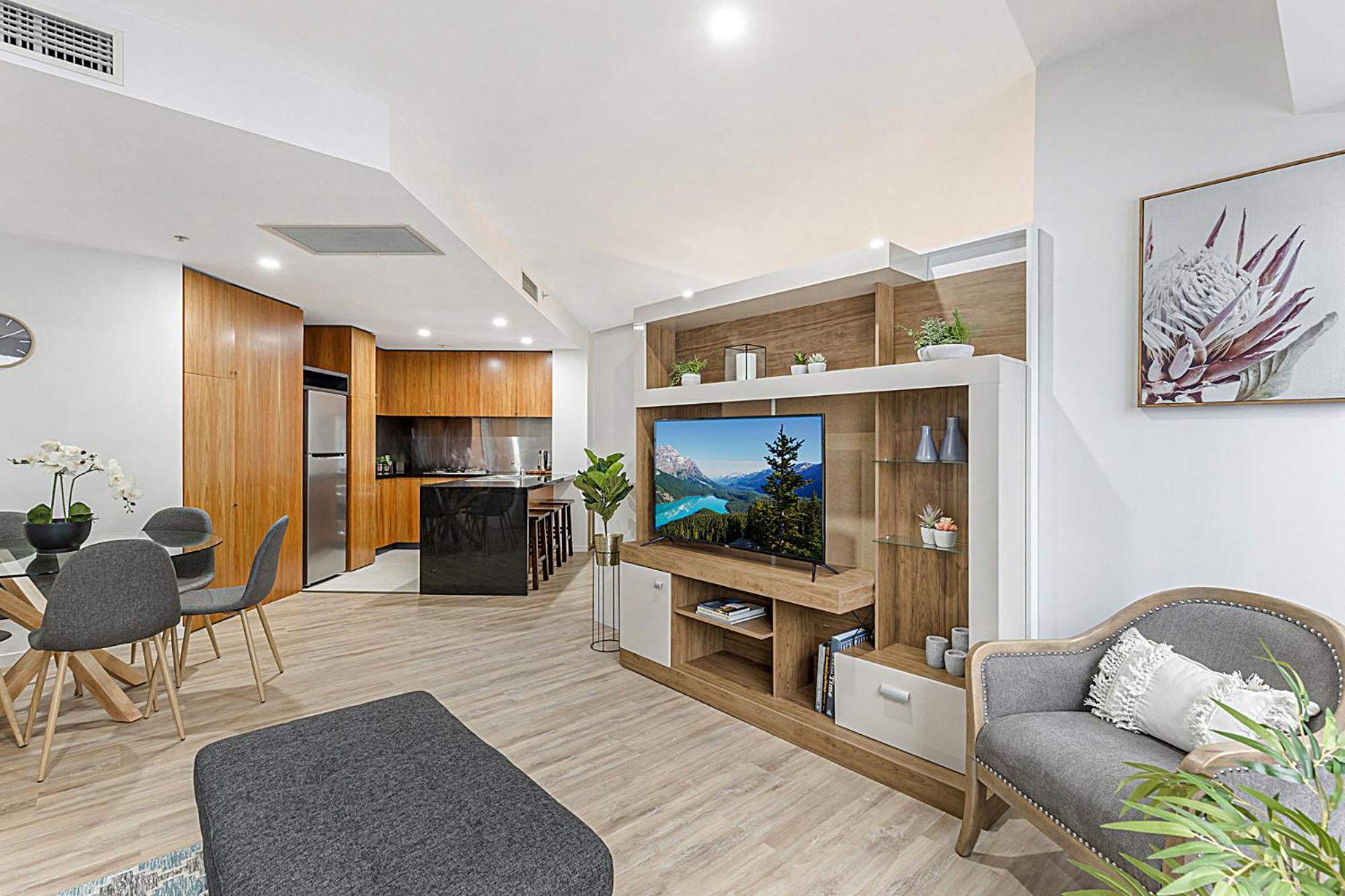 Executive Unit With Pool And Gym Near Riverfront Apartment *