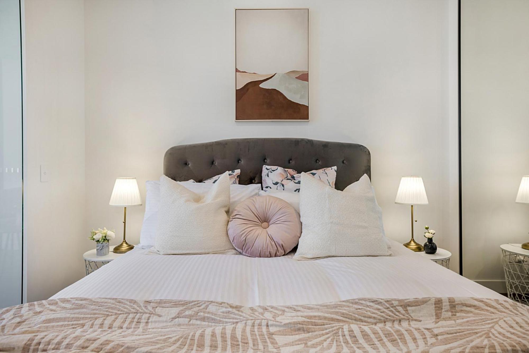Apartment Impeccably Styled 2-bedroom Cbd