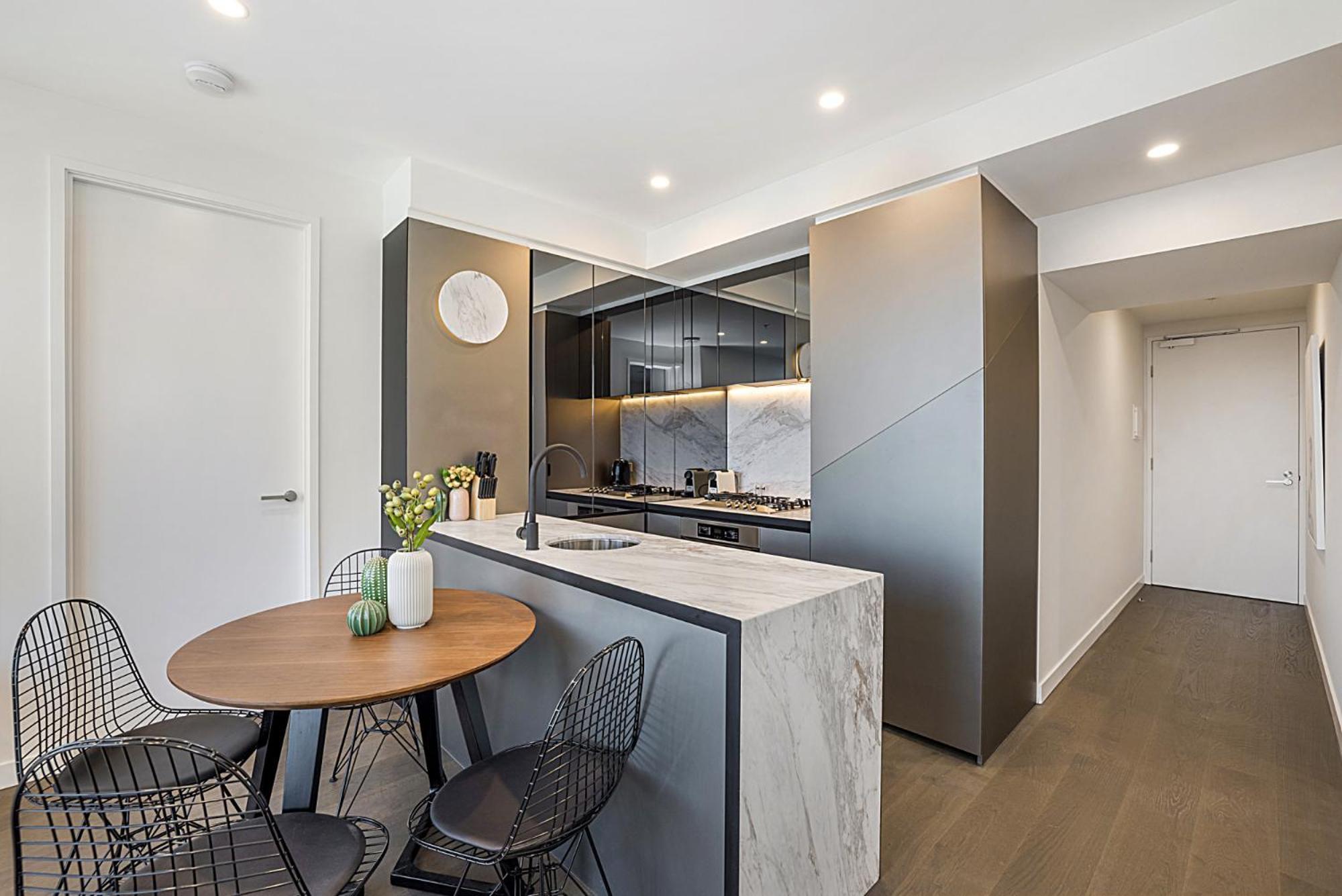 Apartment Impeccably Styled 2-bedroom Cbd