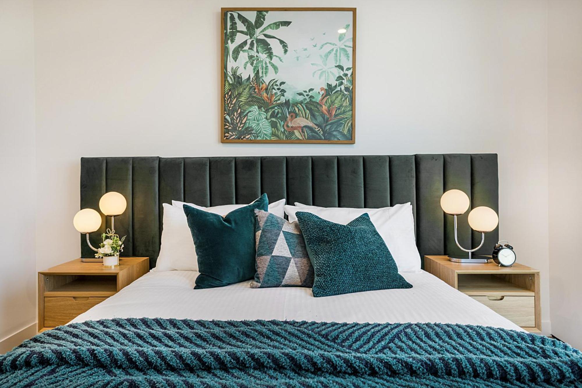Apartment Impeccably Styled 2-bedroom Cbd Melbourne