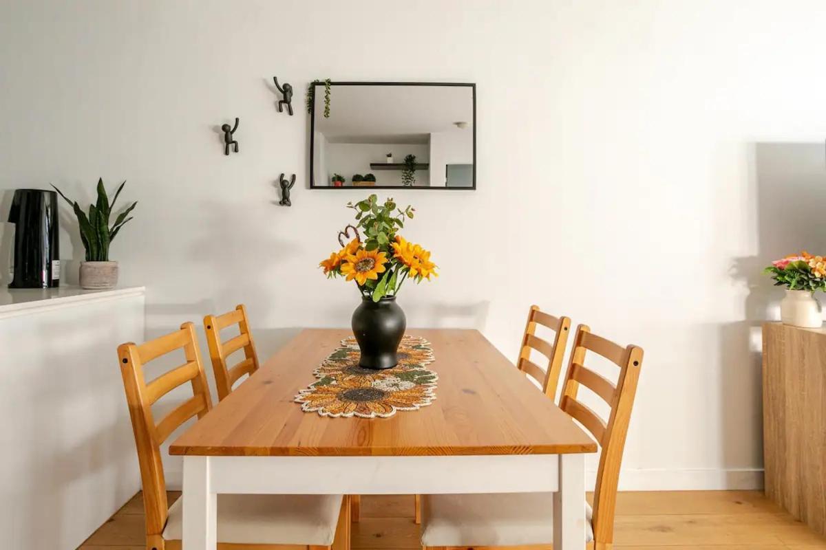 Apartment Modern 1bd ; Pool, Gym, Secure Underground Carpark *