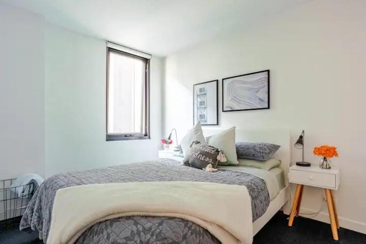 Apartment Modern 1bd ; Pool, Gym, Secure Underground Carpark