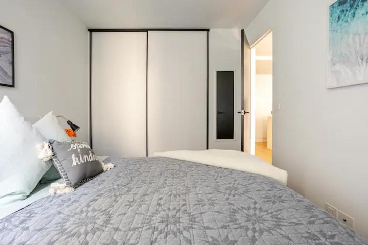 Apartment Modern 1bd ; Pool, Gym, Secure Underground Carpark Melbourne