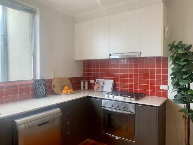 Apartment Windsor Prahran Sunny Spacious 1 Bed With Sunroom Melbourne