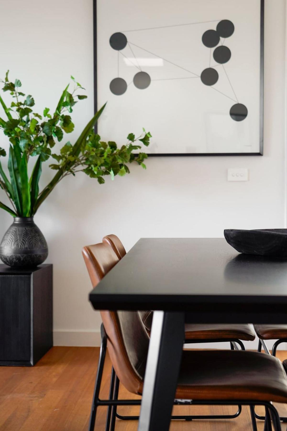 Contemporary 2br Up & Down Townhouse In Brunswick