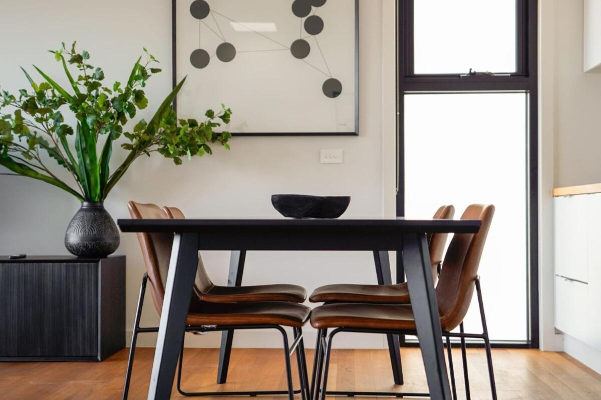 Contemporary 2br Up & Down Townhouse In Brunswick