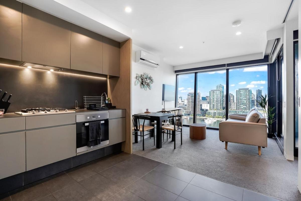 Marina Tower - 21st Floor With Beautiful View Apartment *
