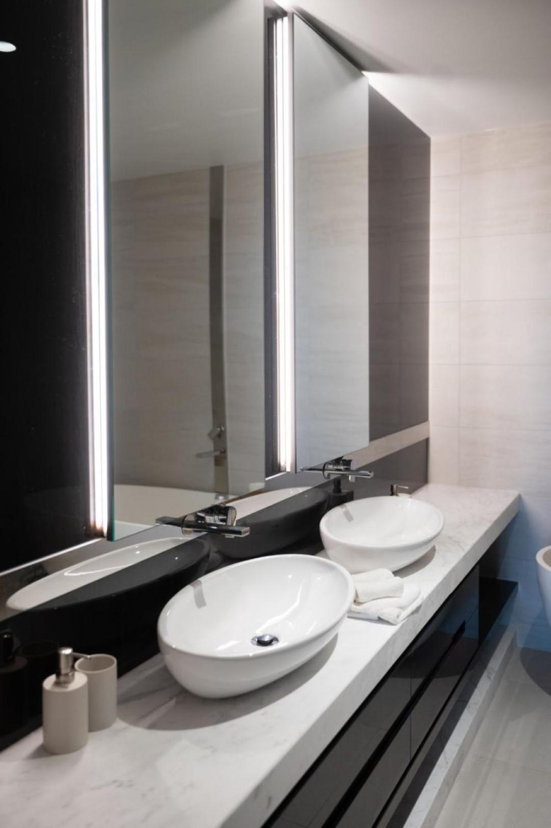 Luxury 4 Bed - Pool And Parking Melbourne