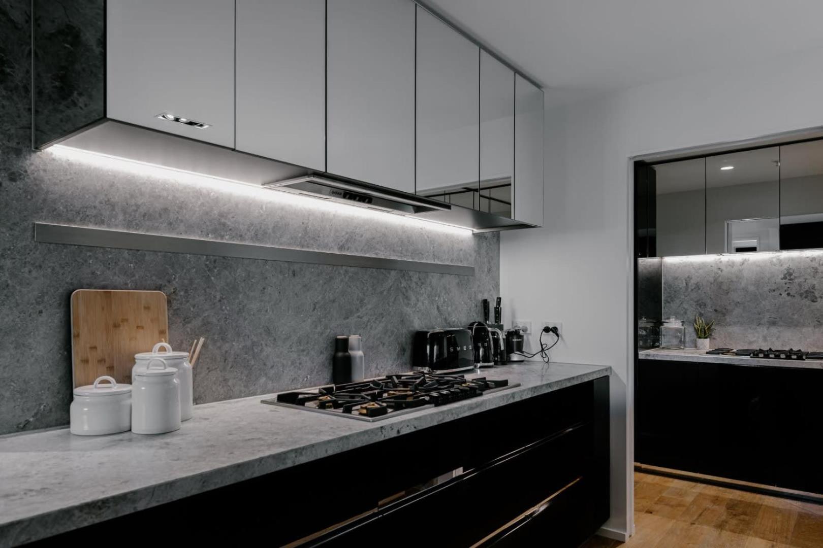 Luxury 4 Bed - Pool And Parking