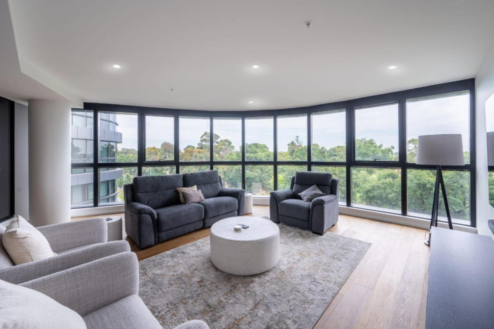 Luxury 4 Bed - Pool And Parking Melbourne