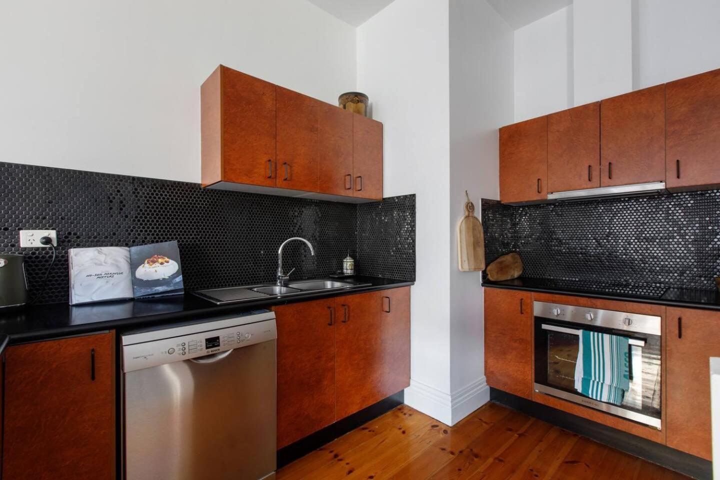 Flinders Find - A Spacious Haven For Couples Apartment *
