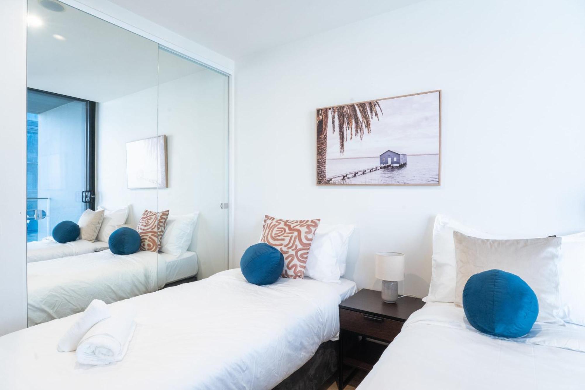 Elegant 2br Skyline Free Parking Apartment
