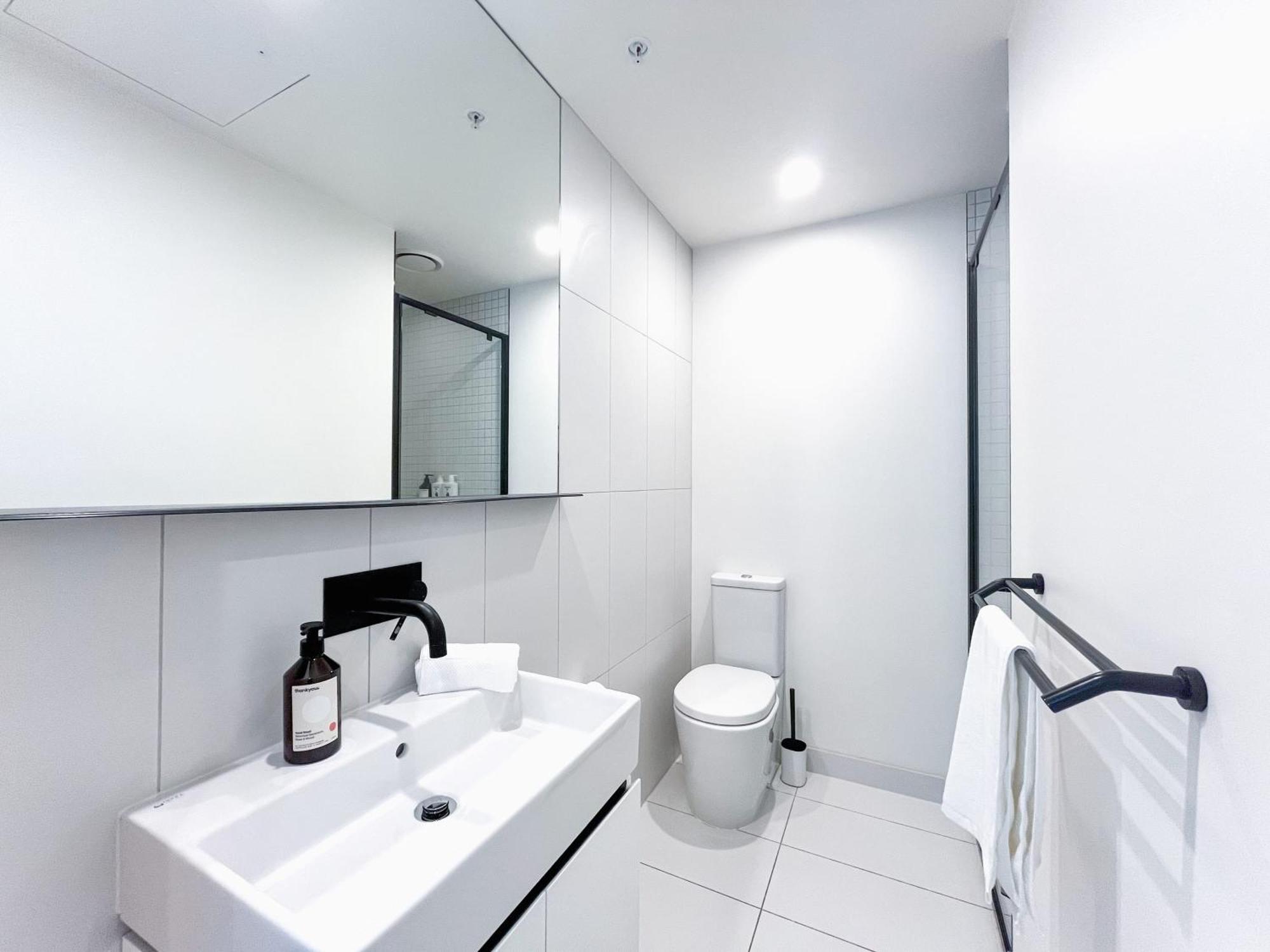 Elegant 2br Skyline Free Parking Melbourne