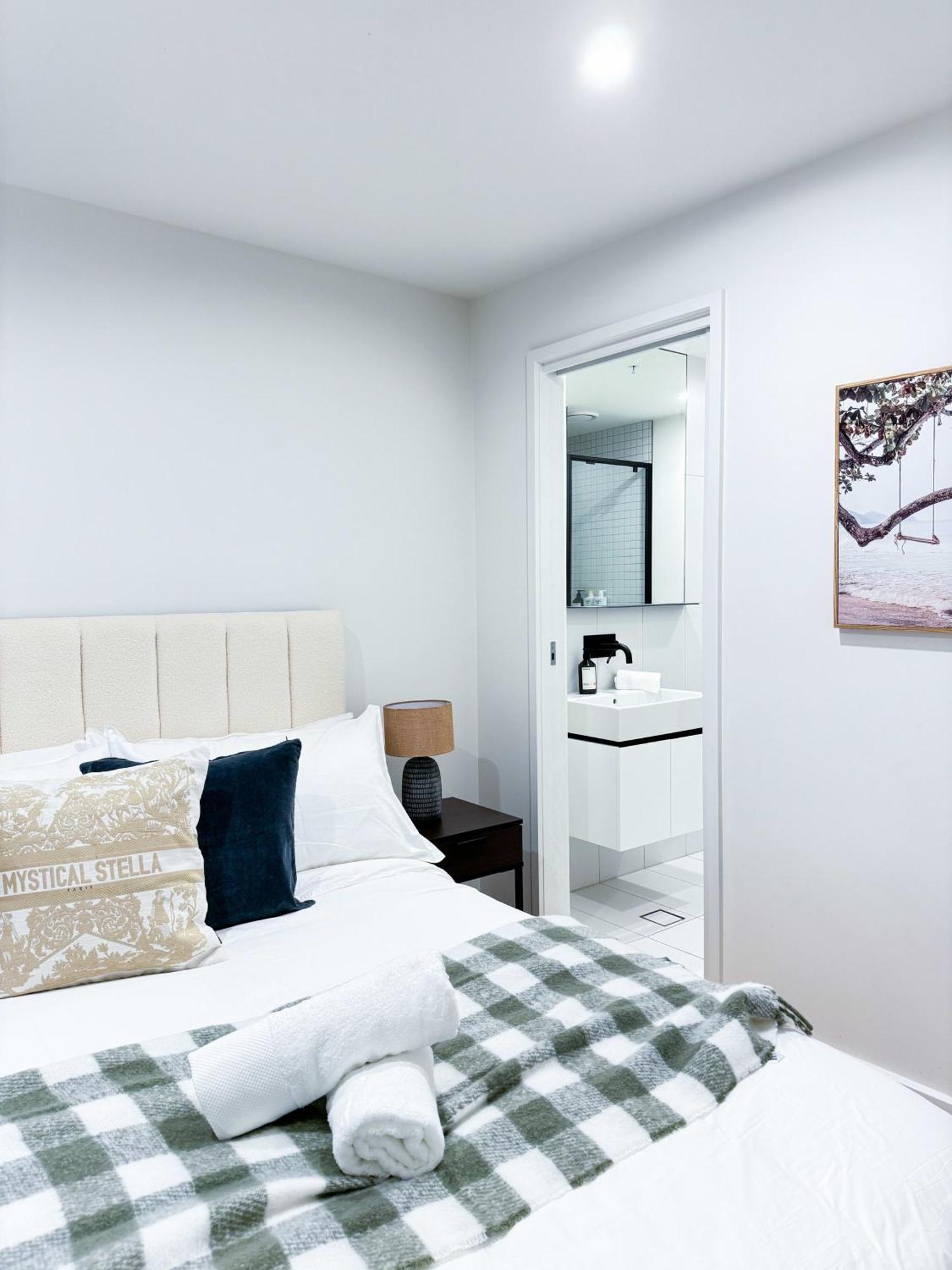 Elegant 2br Skyline Free Parking