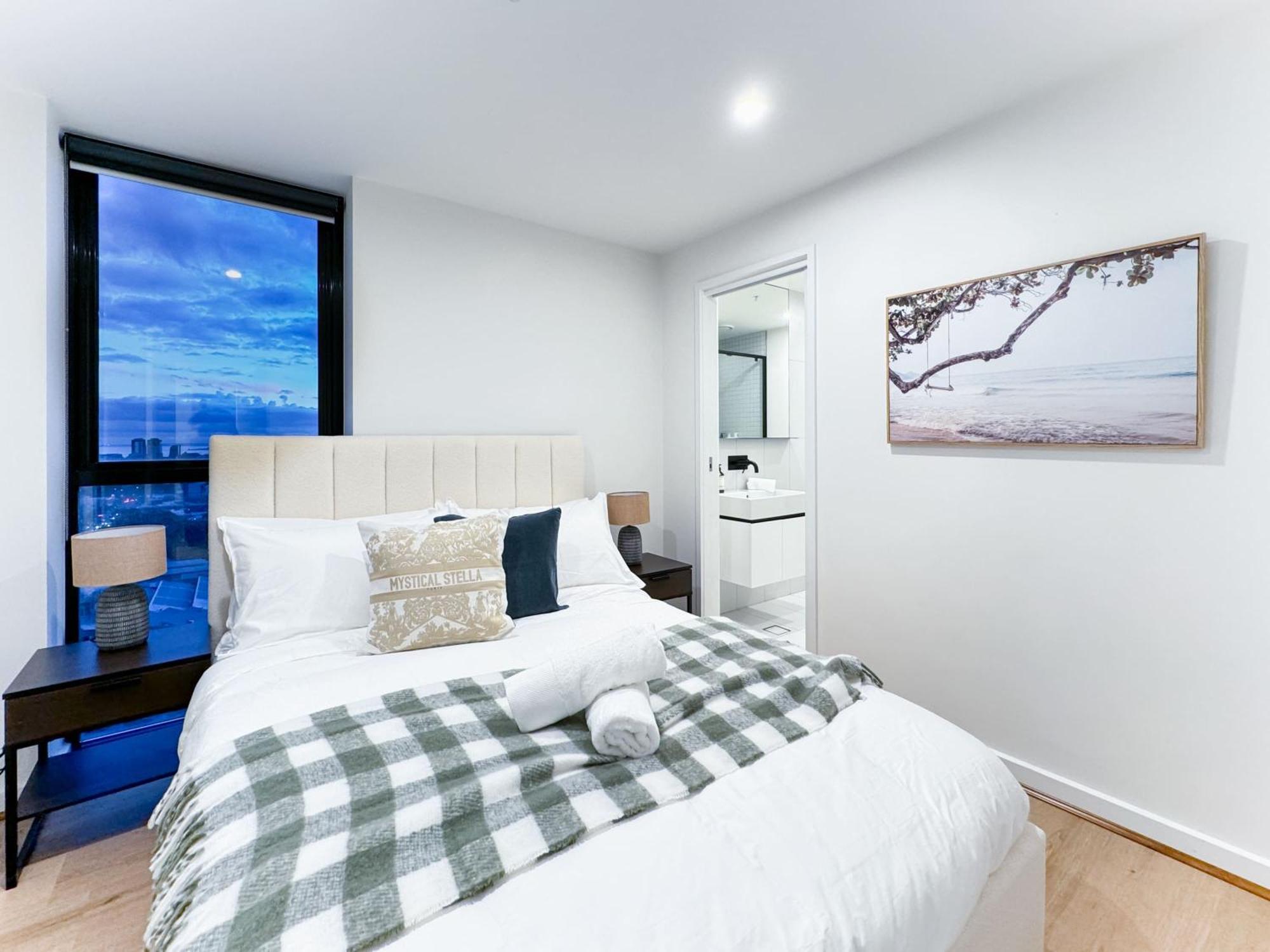 Elegant 2br Skyline Free Parking Apartment *