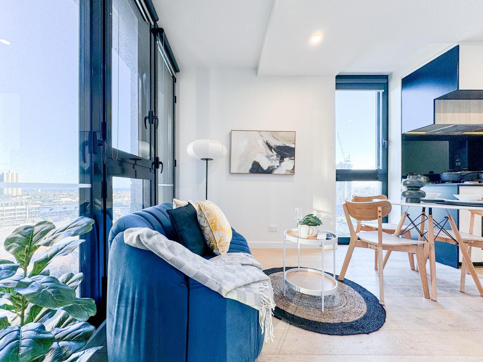 Elegant 2br Skyline Free Parking Apartment Melbourne