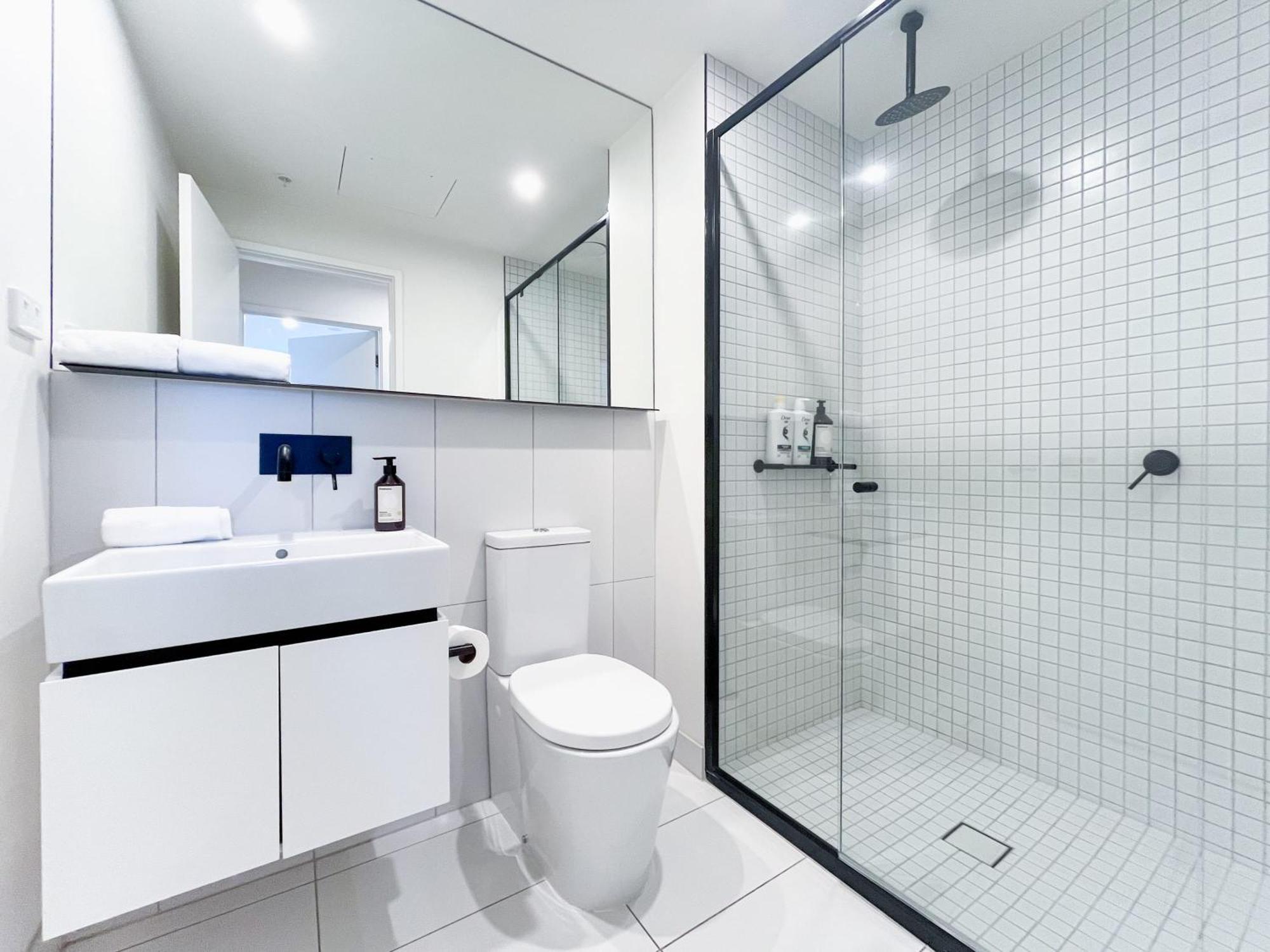 Elegant 2br Skyline Free Parking *